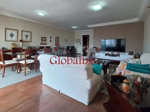 Imagem Apartamento à venda com 278m², 4 quartos, 2 suítes, vaga demarcada, perto da praia por R$ 1.450.000,00 no Embaré em Santos