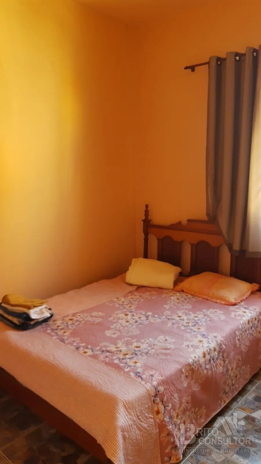 Imagem Casa com 2 Qts, Quintal, 3 Vagas ou mais, em Trindade, São Gonçalo/RJ
