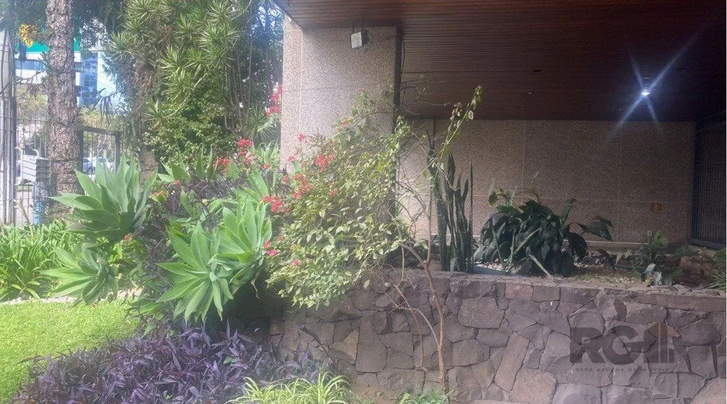 Imagem Cobertura duplex a venda semi mobiliada no bairro Petrópolis.