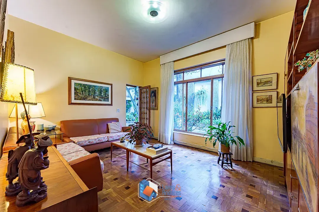 Imagem Casa para venda em Pacaembu com 3 quartos, sendo 1 suíte, 320m²
