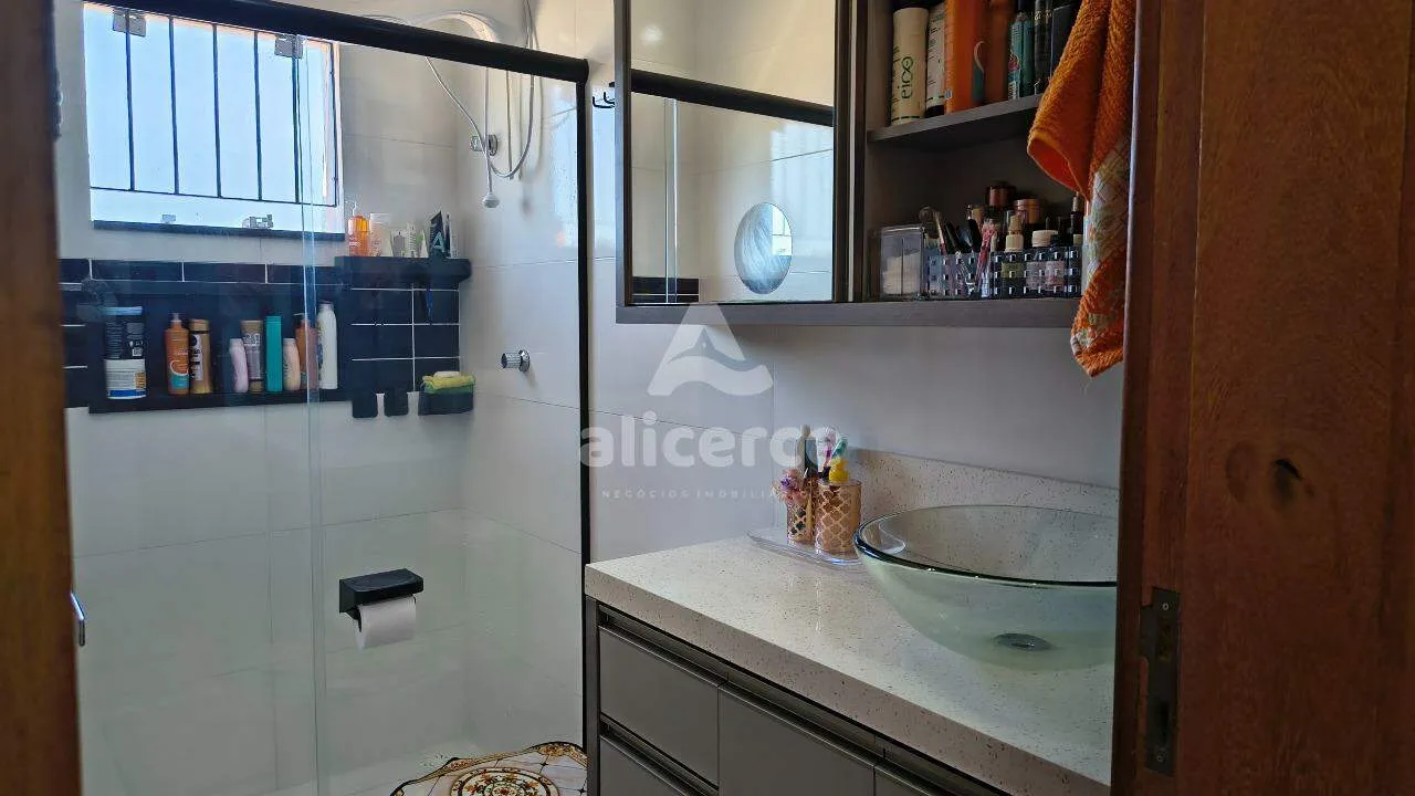 Imagem Sobrado Planejado com Móveis Sob Medida - Conforto, Estilo e Funcionalidade em São José!