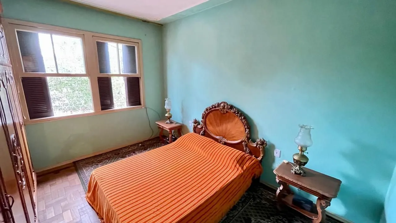 Imagem Casa com living integrado, churrasqueira e amplo terreno