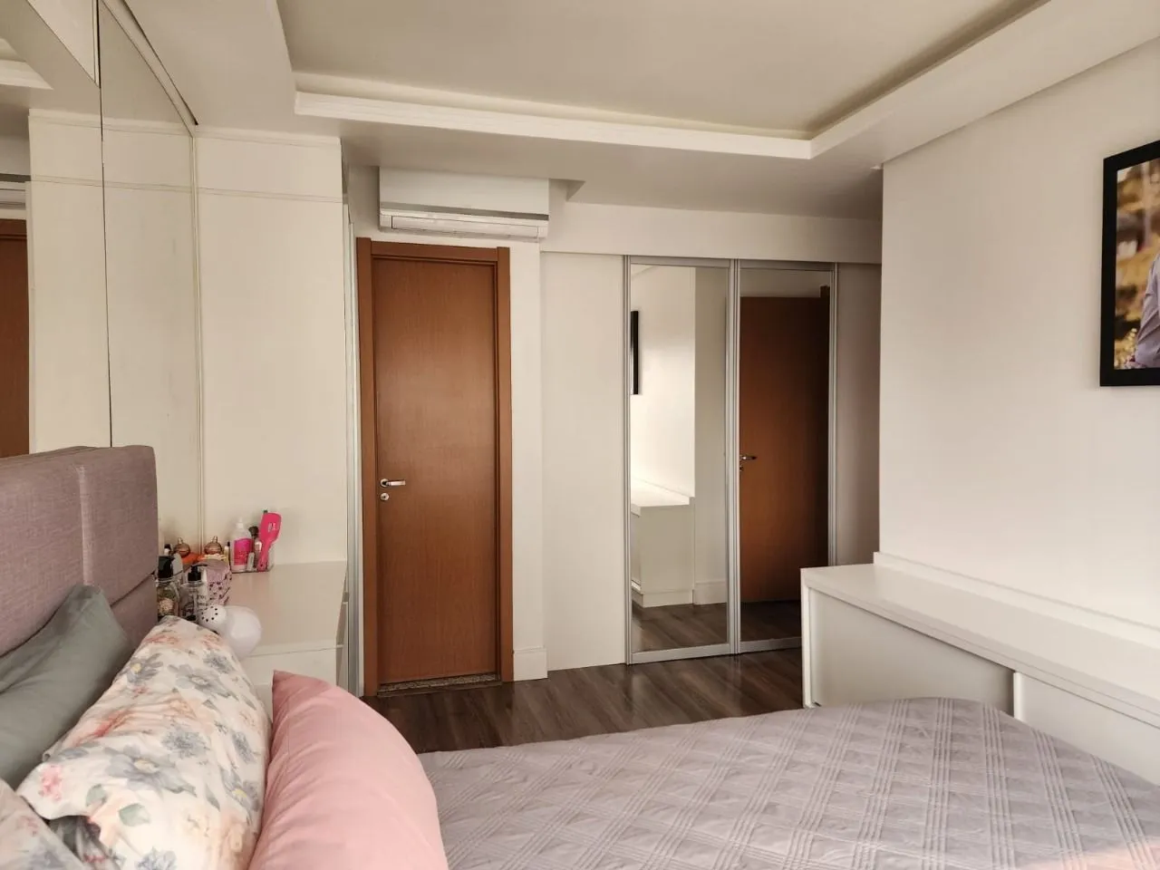 Imagem Apartamento com 03 quartos (01 suíte) e 02 Vagas no Bairro Cavalhada