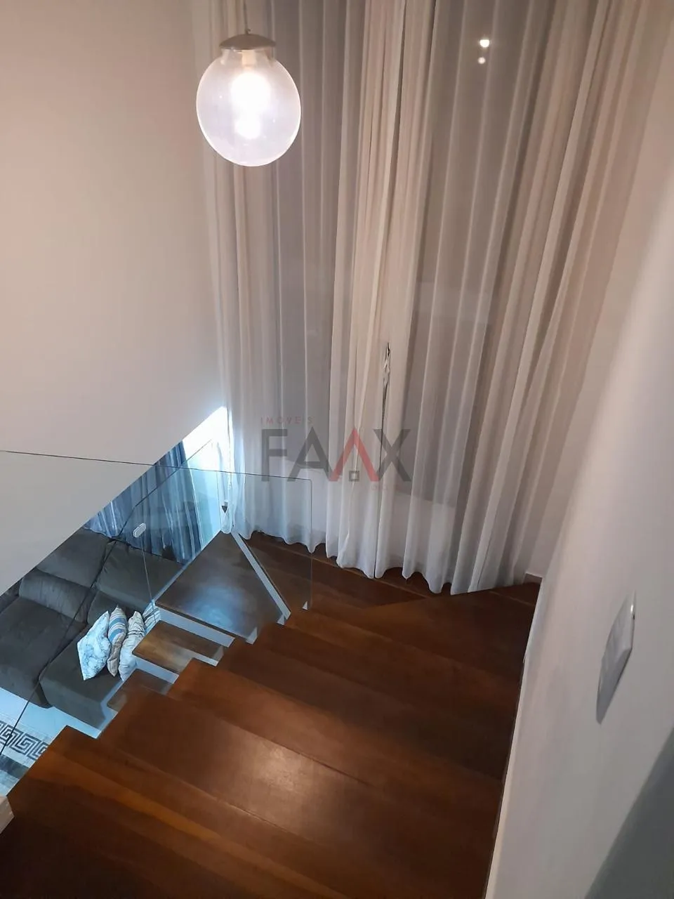 Imagem Sobrado Moderno com 2 Suítes, Sacadas e Excelente Acabamento
