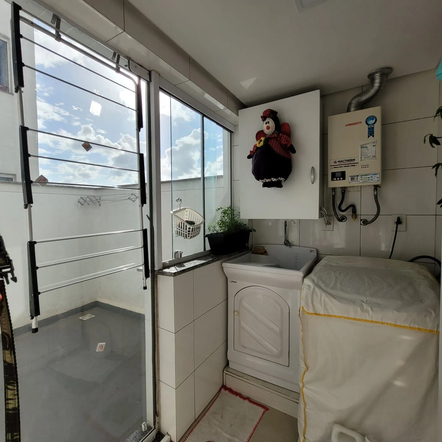 Imagem Apartamento com terraço, sacada, churrasqueira, 1 dor no Centro de Tramandaí