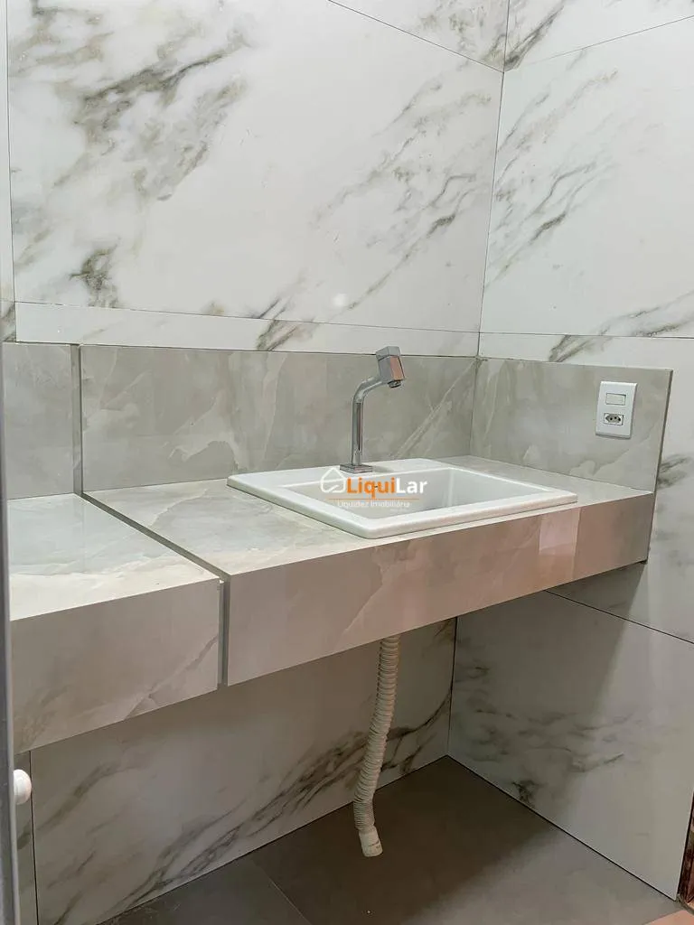 Imagem Casa Moderna no Silvia Regina com 2 Suítes, Espaço Gourmet e Acabamento Impecável