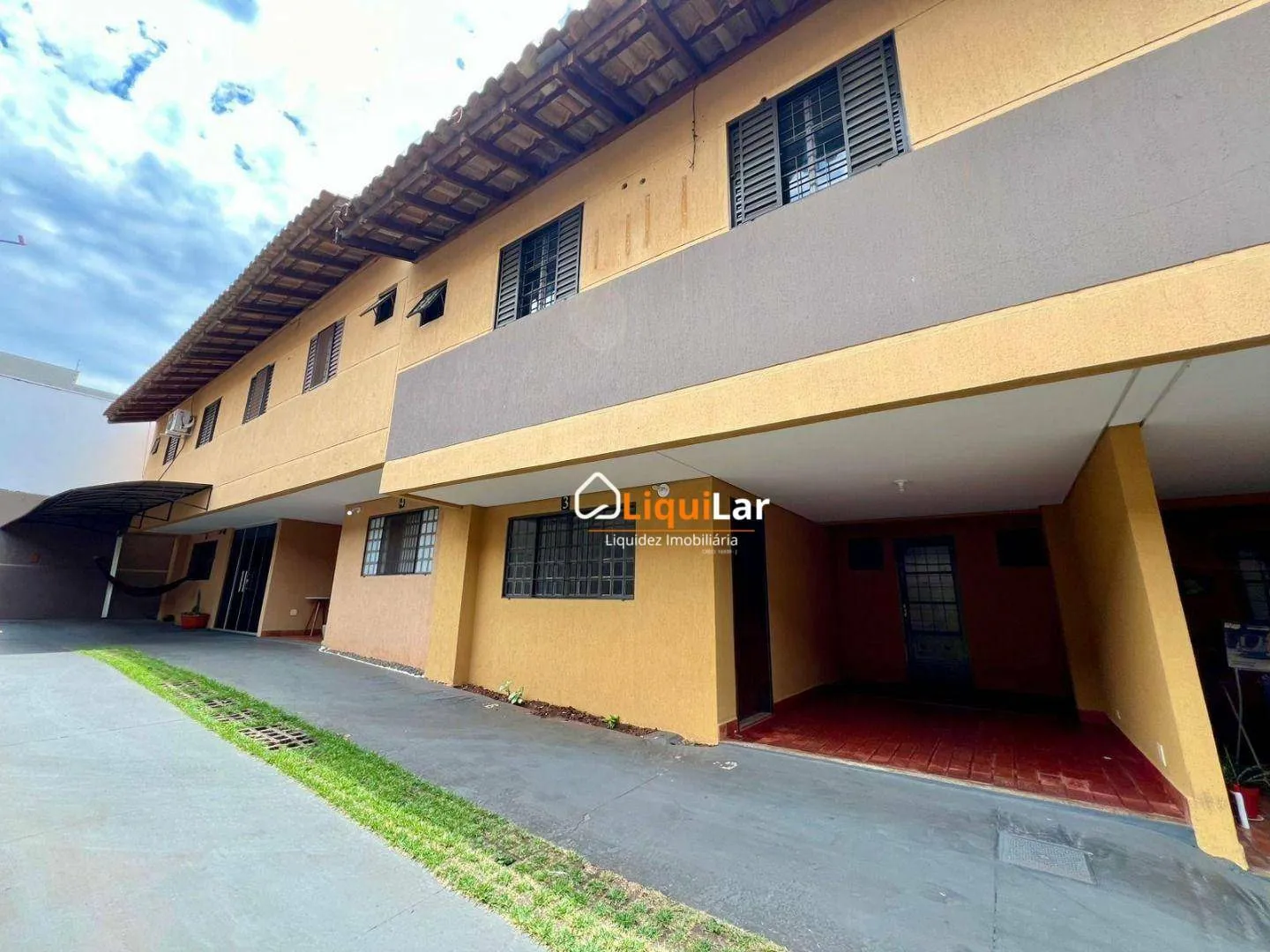Imagem Sobrado à Venda no Condomínio Residencial Polonês 1 com 3 Quartos, 2 Suítes e Localização Privilegiada.