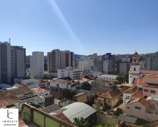 Imagem Maravilhoso apartamento à venda no centro de São Lourenço MG. Sala e quarto com varanda. Edifício com piscina, sauna, salão de jogos e de festas