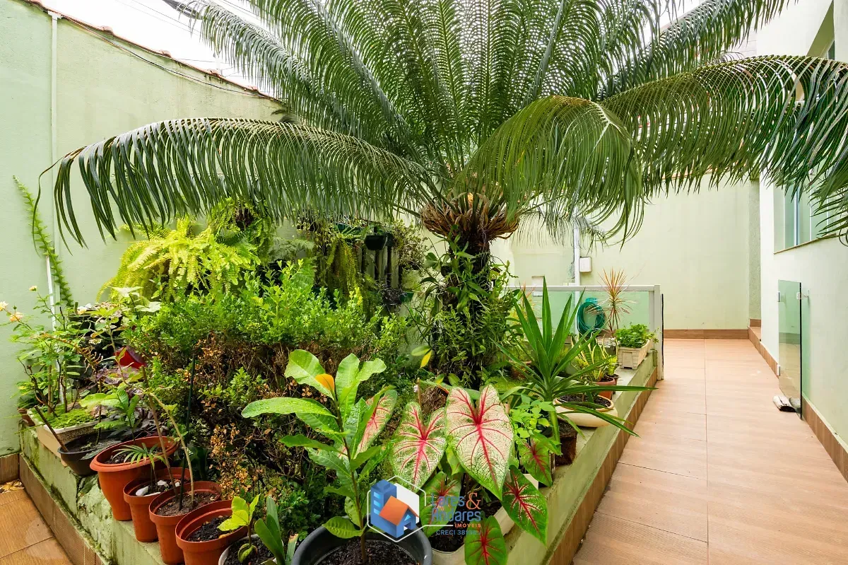 Imagem Sobrado para venda em Vila Esperança com 4 quartos, sendo 1 suíte, 328m²