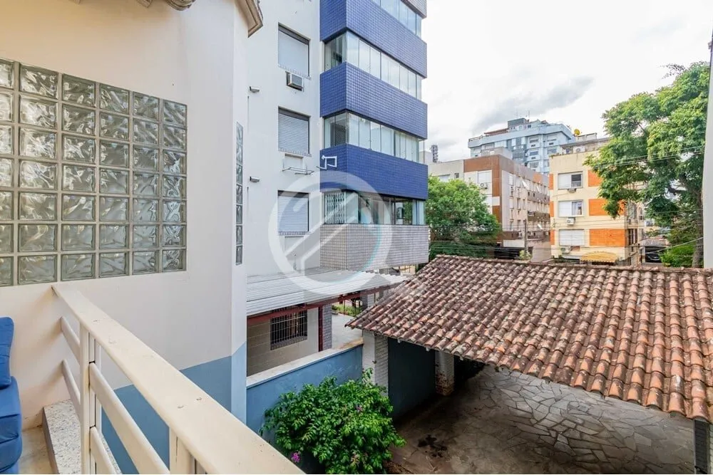 Imagem Encante-se com esta casa excepcionalmente bem localizada no coração do bairro Petrópolis! Com uma...