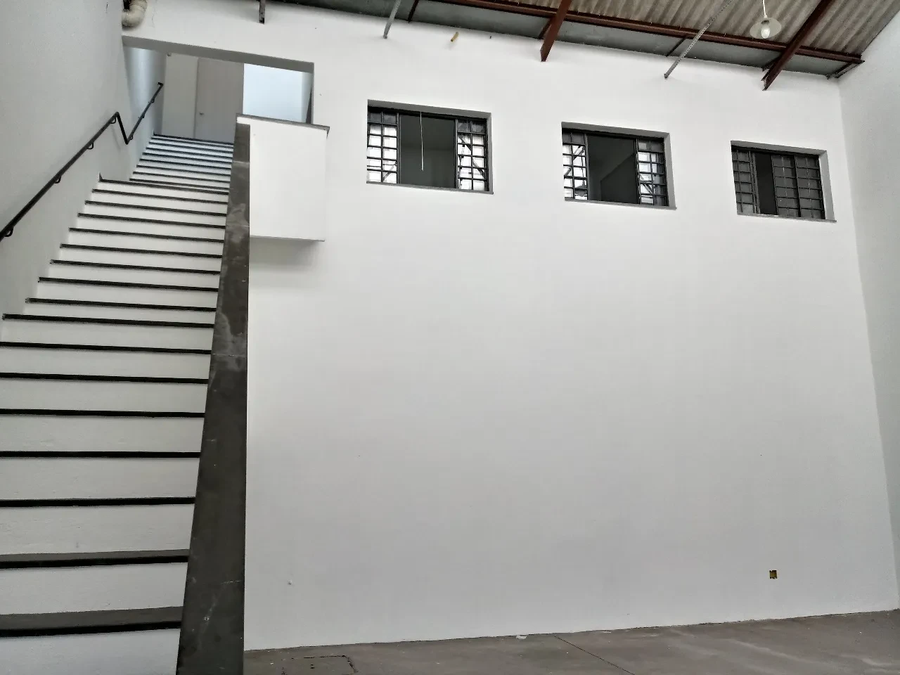 Imagem Galpão para Alugar, 330 metros em Jardim Jaraguá (São Domingos) - São Paulo