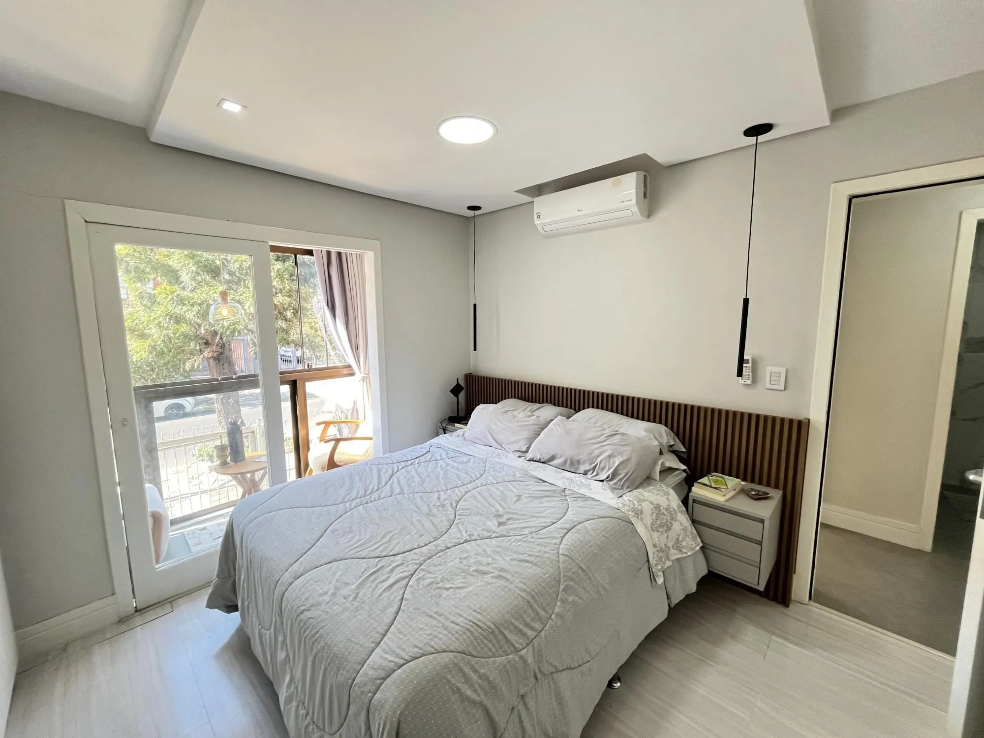 Imagem Apartamento de 2 quartos, suíte e 2 vagas de garagem no bairro Petrópolis em POA