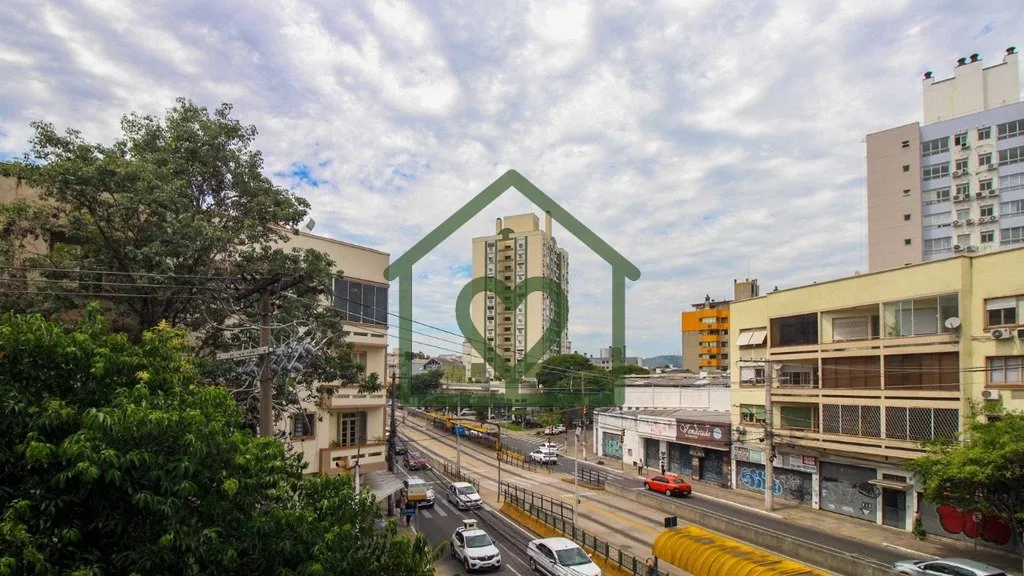 Imagem Apartamento amplo e no bairro Rio Branco, uma das regiões mais valorizadas de Porto Alegre. Com 135...