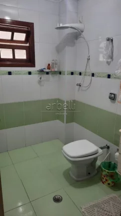 Imagem Sobrado com 242 metros quadrados, 3 dormitórios sendo 1 suíte com armários, 4 banheiros, 1 lavabo...