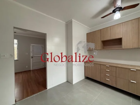Imagem Apartamento com 70m², 2 dormitórios (1 suíte) à venda na Ponta da Praia por R$465.000,00.