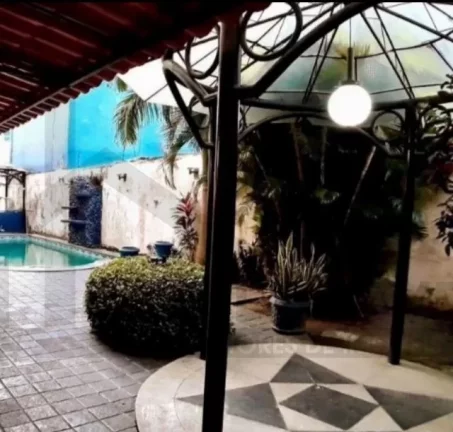 Imagem CASAL IMÓVEIS VENDE CASA 8 SUÍTES + 6 VGS PISCINA PRIVATIVA