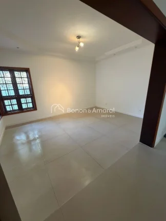 Imagem Ampla e confortável, esta excelente residência conta com 330m² de área construída, oferecendo e...