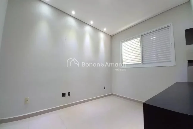 Imagem Casa espaçosa para locação no Swiss Park com 247 m² e excelente distribuição dos ambientes

Es...