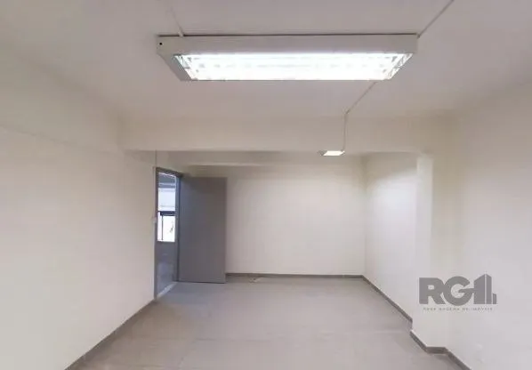 Imagem Libertas imobiliária aluga loja na Av. Assis Brasil com 530m²-Passo D`areia