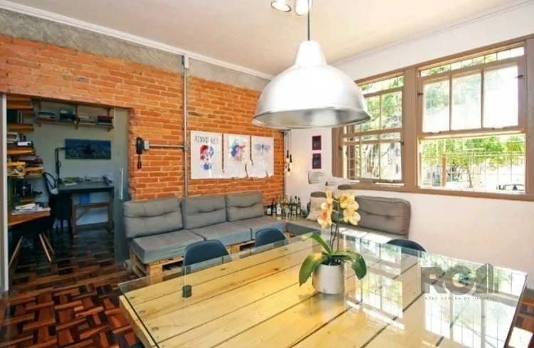 Imagem Apartamento Reformado com 3 Dormitórios e 3 Vagas no Petrópolis