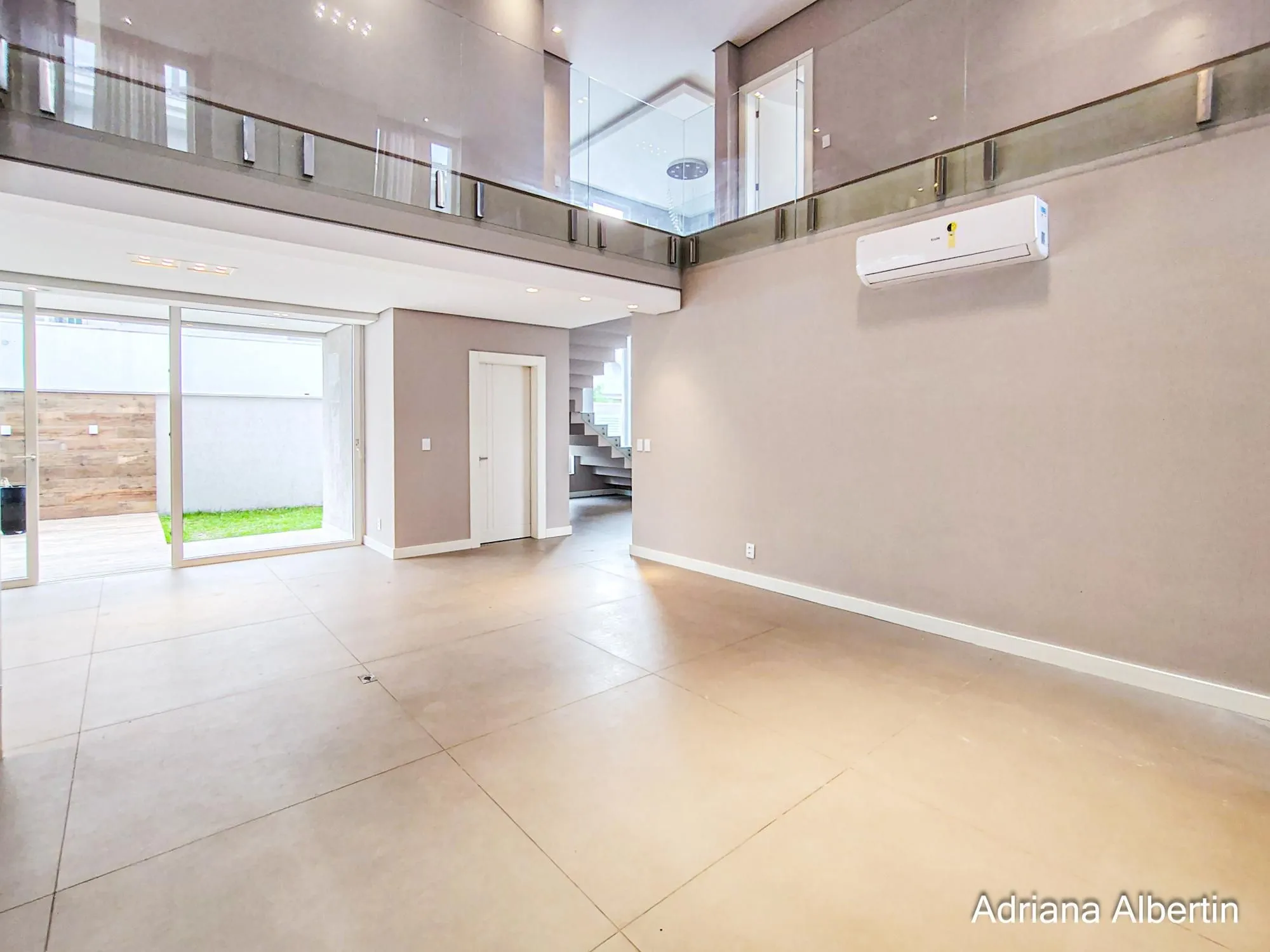 Imagem Casa com 400m² e 4 suítes