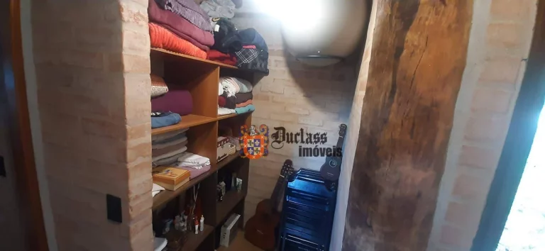 Imagem Chácara com 4 dormitórios à venda, 1500 m² por R$ 650.000,00 - Bom Jardim - Camanducaia/MG