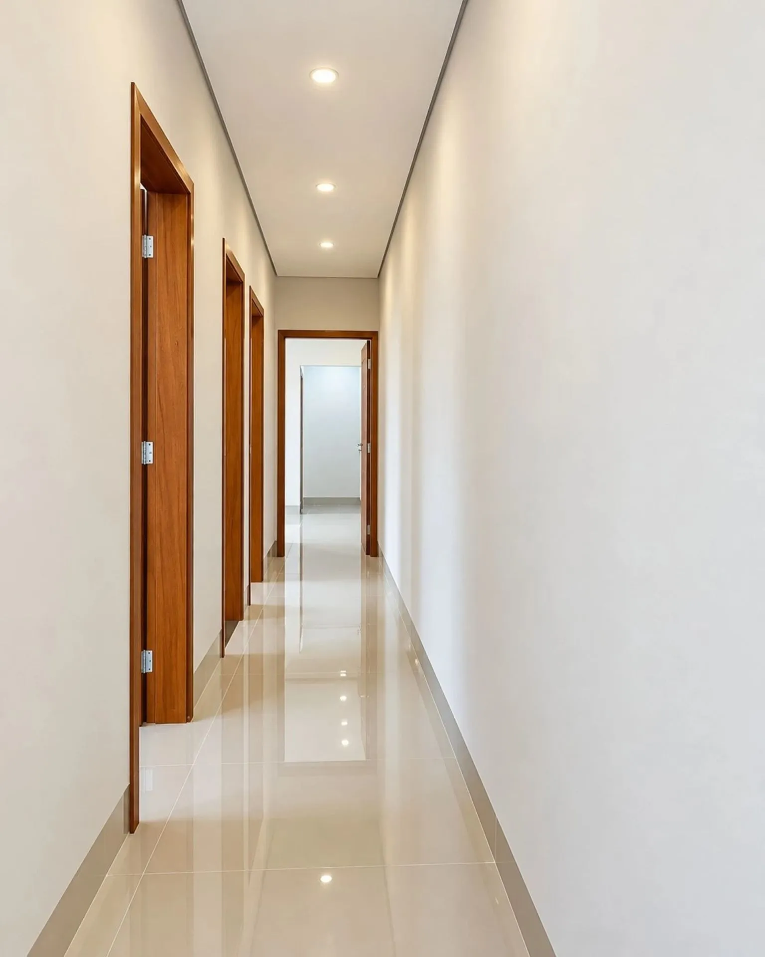 Imagem CASA À VENDA NO JARDIM UNIVERSITÁRIO 3 quartos, sendo 1 suíte master