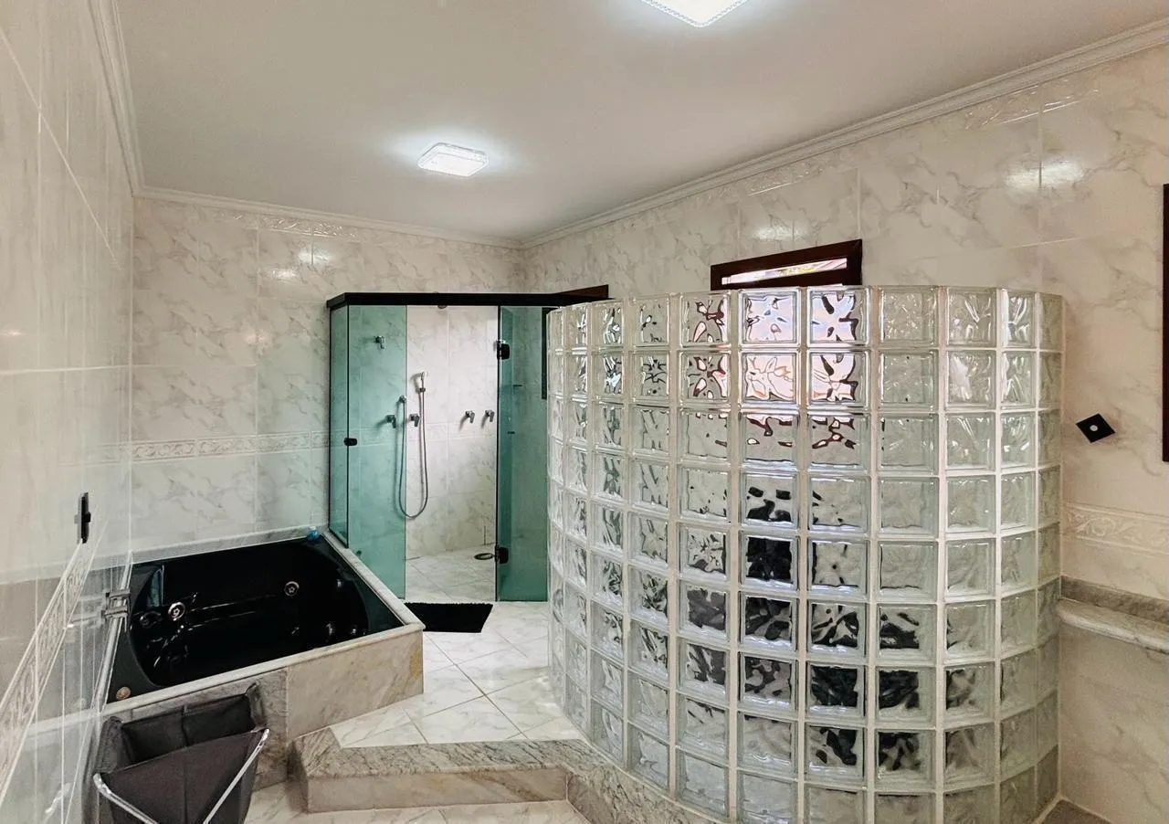 Imagem Linda Casa de 520m² à Venda ou Locação em Alphaville