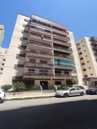 Apartamento na Praia do Morro com elevador na quadra do mar