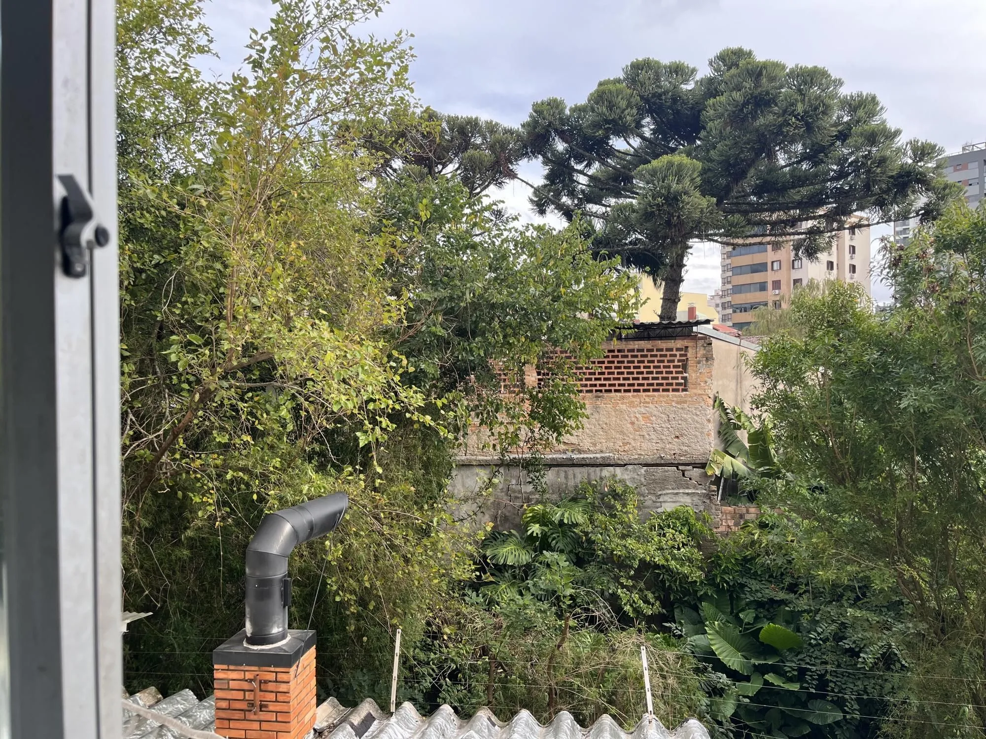 Imagem Apartamento com 02 quartos no Bairro Passo da Areia, Porto Alegre