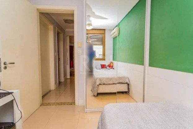 Imagem Excelente apartamento de 03 dormitórios com 4 vagas de garagem.