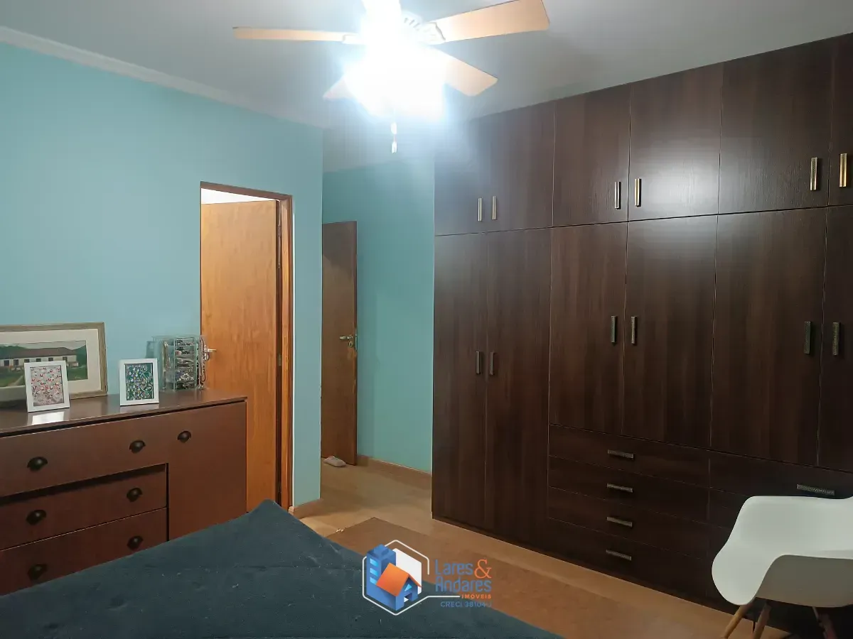 Imagem Sobrado para venda em Vila Basileia com 4 quartos, sendo 3 suítes, 240m²