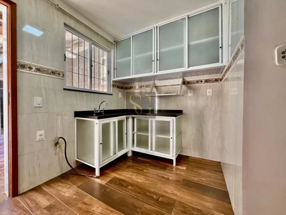 Imagem Casa para Venda em Teresópolis, Granja Guarani, 3 dormitórios, 1 suíte, 3 banheiros, 3 vagas
