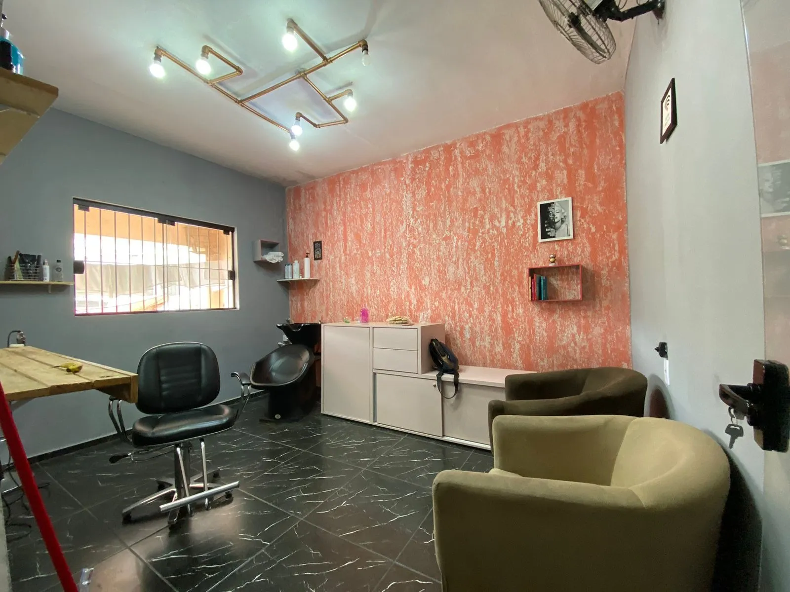 Imagem Oportunidade única: Casa comercial à venda em Votorantim-SP, 2 quartos, 1 sala, 1 vaga, 167m².