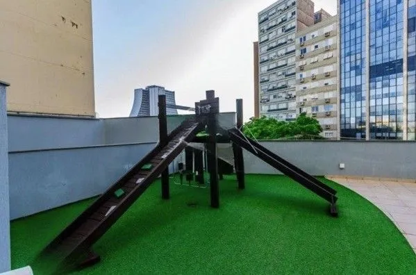 Imagem Apartamento de frente com vista panorâmica, sacada,3 dormitórios,1suíte para venda no bairro Centro Histórico em Porto Alegre/RS.