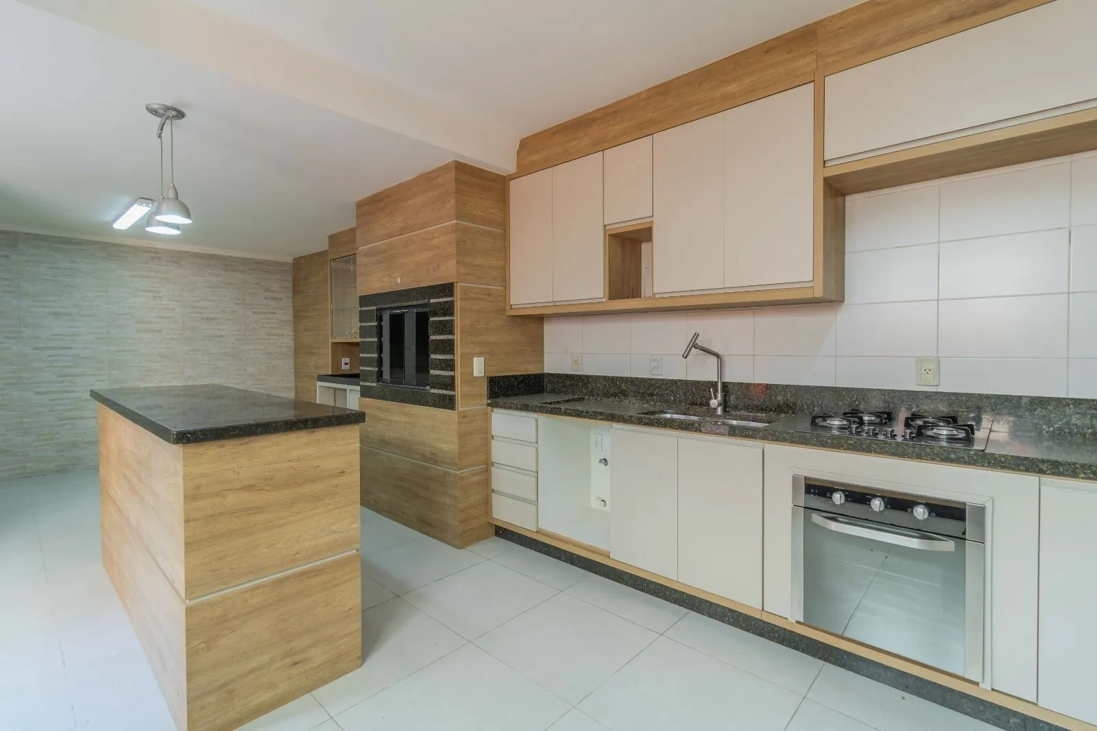 Imagem Casa Condominio para Venda - 286.89m², 4 dormitórios, sendo 2 suites, 2 vagas - Cristal