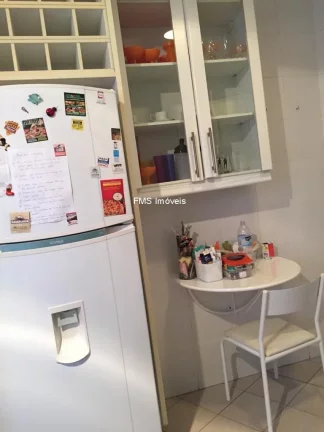 Imagem Apartamento à venda na Vila Andrade, São Paulo-SP: 3 quartos, 1 suíte, 3 salas, 3 banheiros, 2 vagas e 200m² de área.