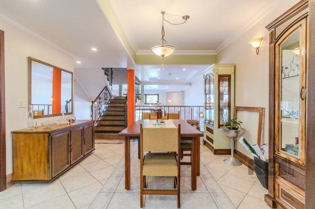Imagem Linda casa de 04 dormitórios com vista livre no Bairro Teresópolis