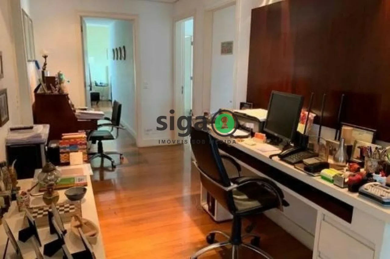 Imagem Apartamento em Moema Alto Padrão - 275m², 3 quartos e 4 Vagas!