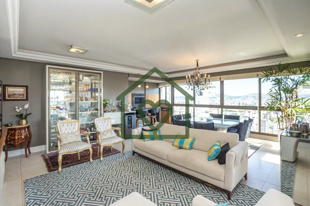 Apartamento semimobiliado com 132,8 m2 em andar alto, privilegiado por luz natural abundante. A áre...