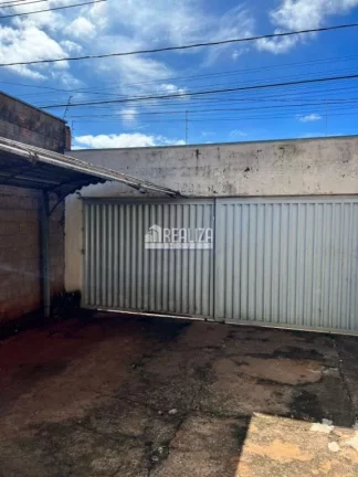 Imagem Casa à venda no Bairro Jardim Itália, Uberaba - 2 dormitórios e 2 garagens!