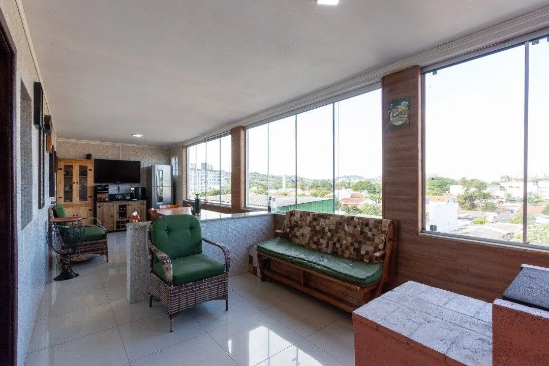 Imagem Casa para Venda - 300m², 5 dormitórios, 2 vagas - Cavalhada