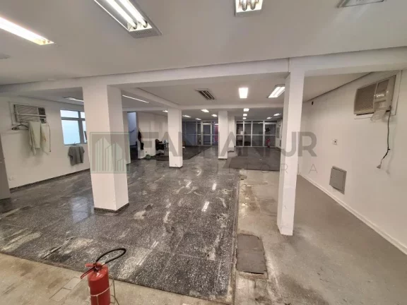 Imagem Casa Comercial de Alto Padrão para Locação em São Paulo-SP, Jardim América: 13 Salas, 5 Banheiros, 20 Vagas, 611m².