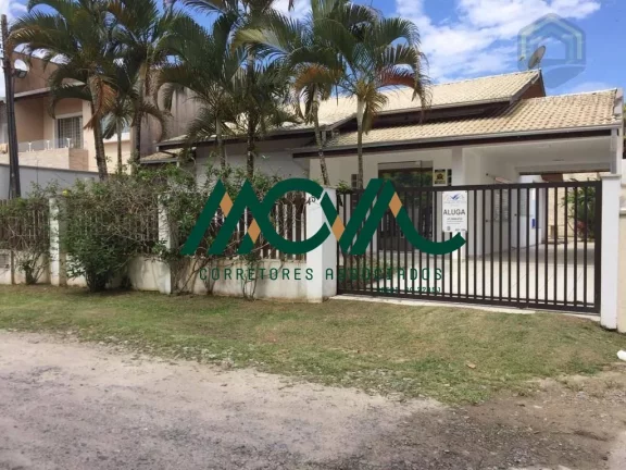 Imagem Casa com Piscina e Localização Privilegiada no Centro de Itapoá, Perto da Prefeitura
