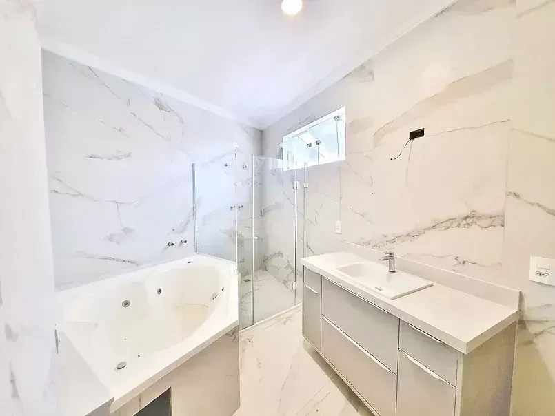 Imagem Belíssima Casa São 4 suítes com sacada, 6 banheiros, + sala de TV e escritório, sala dupla com l...