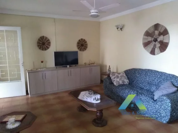 Imagem Casa com 4 Quartos à Venda, 350 m²