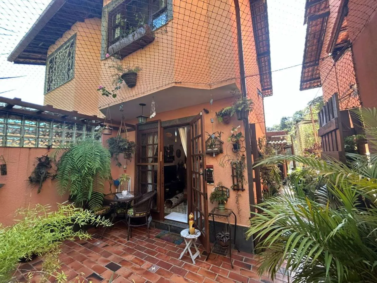Foto do imóvel Casa em Condomínio para Venda em Teresópolis / RJ em Rua Coelho Neto