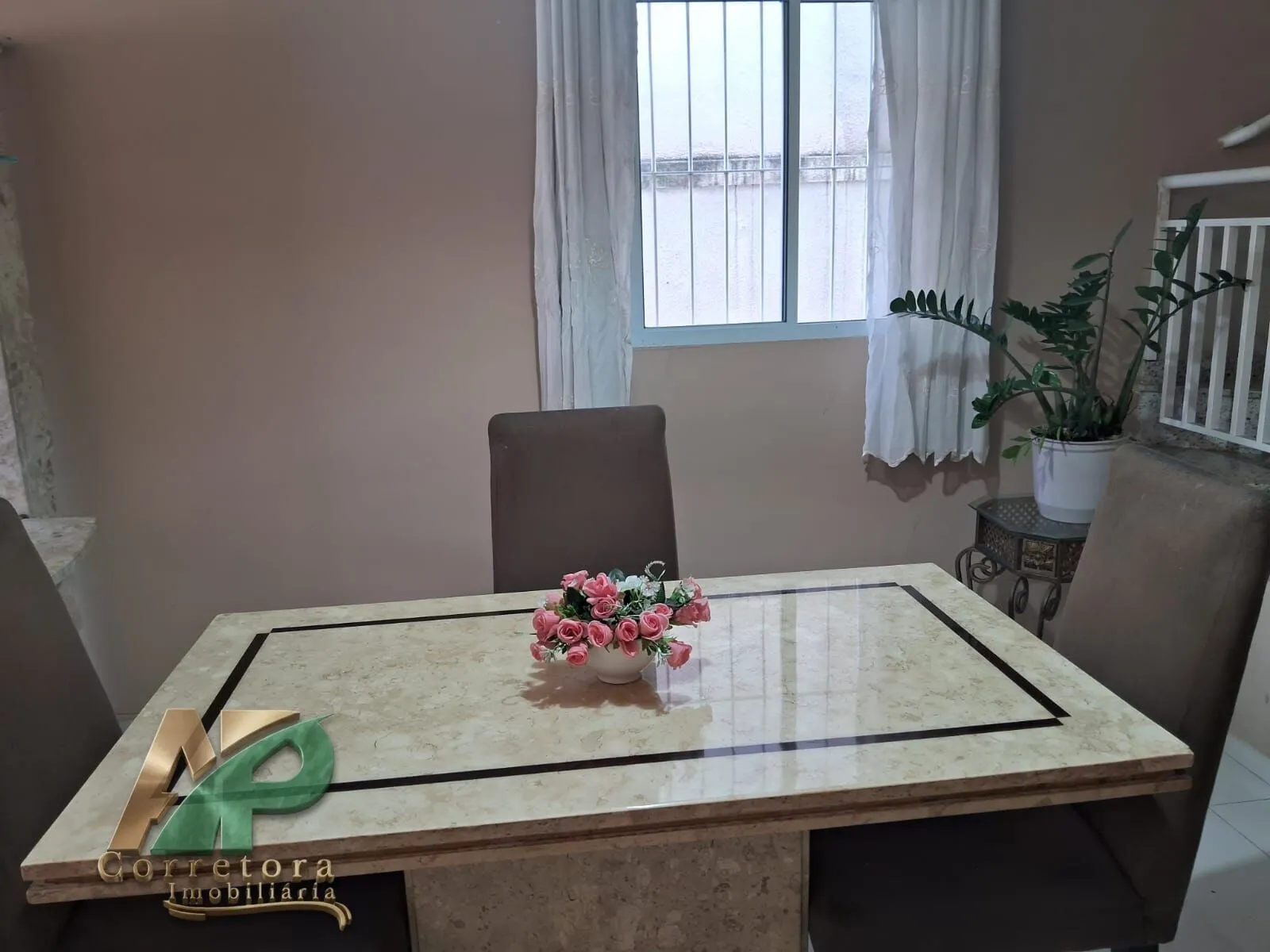 Imagem Sobrado à Venda em Taboão da Serra | 2 Dormitórios (1 Suíte) R$ 800 mil