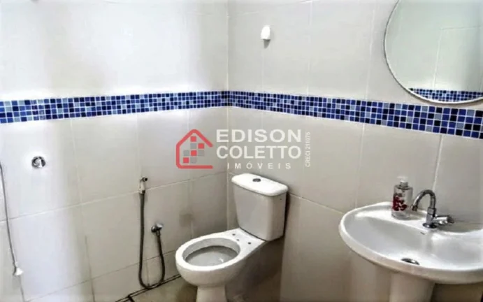 Imagem Casa de frente para área verde, Parque Santa Cecília com 3 dormitórios.