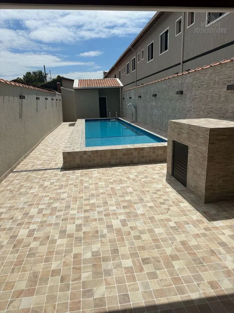 Imagem Casa em Condomínio, 2 dorm, 1 suíte, 1 vaga, Piscina 260m da Praia Jardim Real